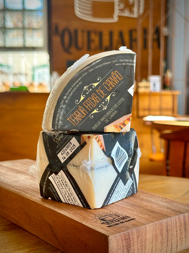 Queijo de Cabra Terruá Faixa de Carvão - Capril Rancho das Vertentes