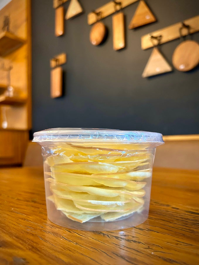 Queijo Provolone Desidratado em Fatias Finas e Crocantes